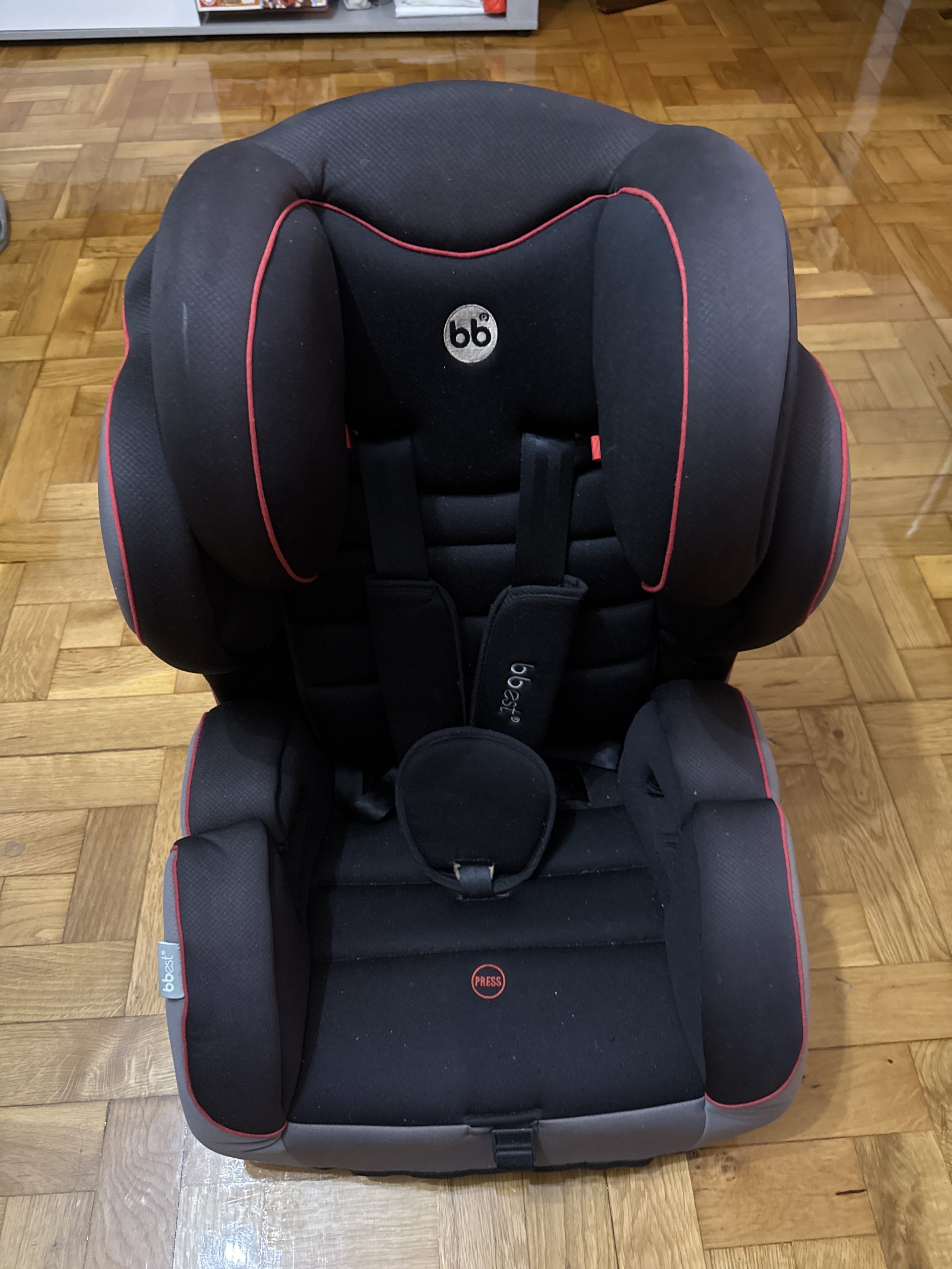 Vendo silla para coche , semi nuevo .