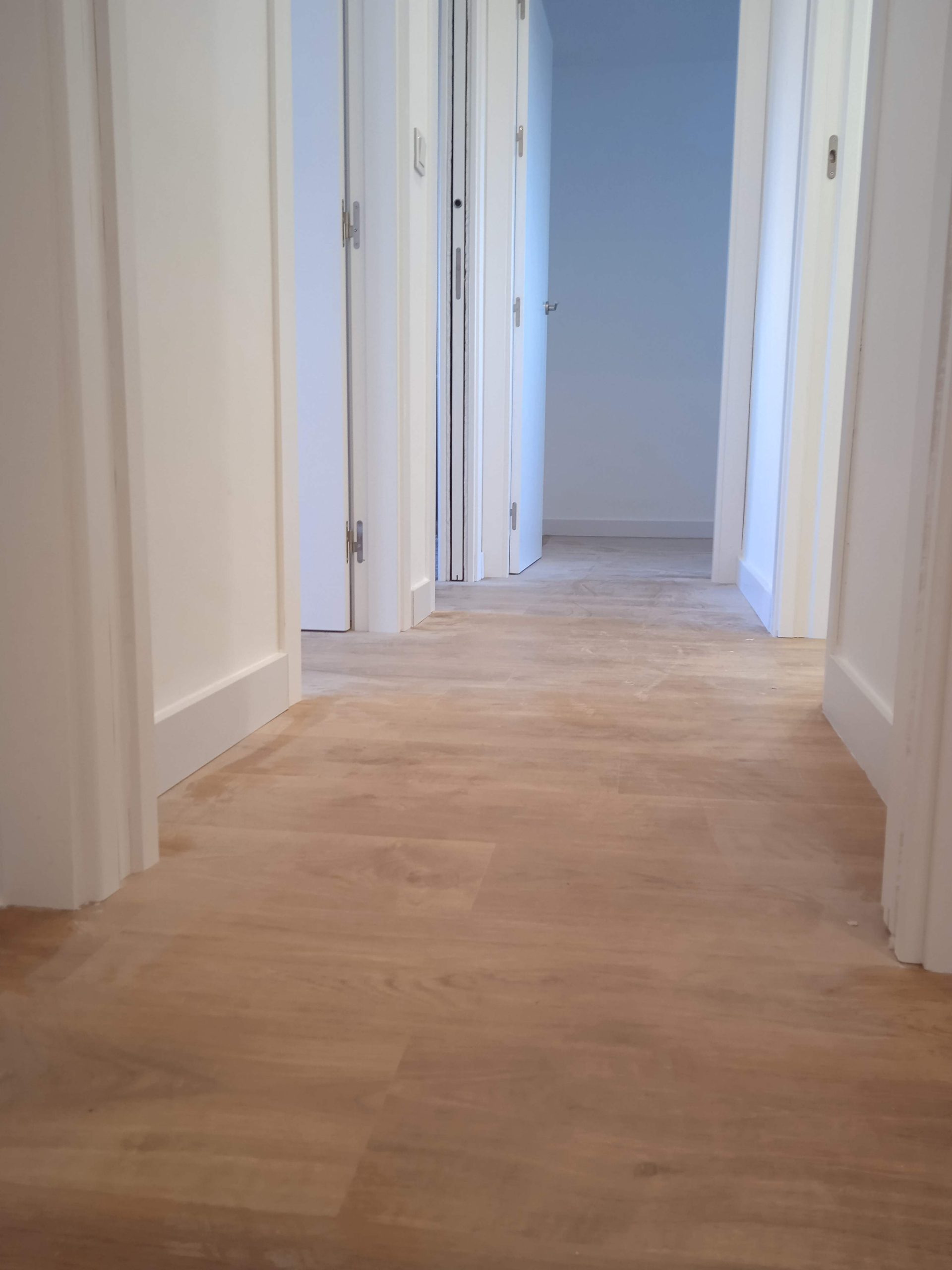 montaje de suelos de maderas laminados vinilo