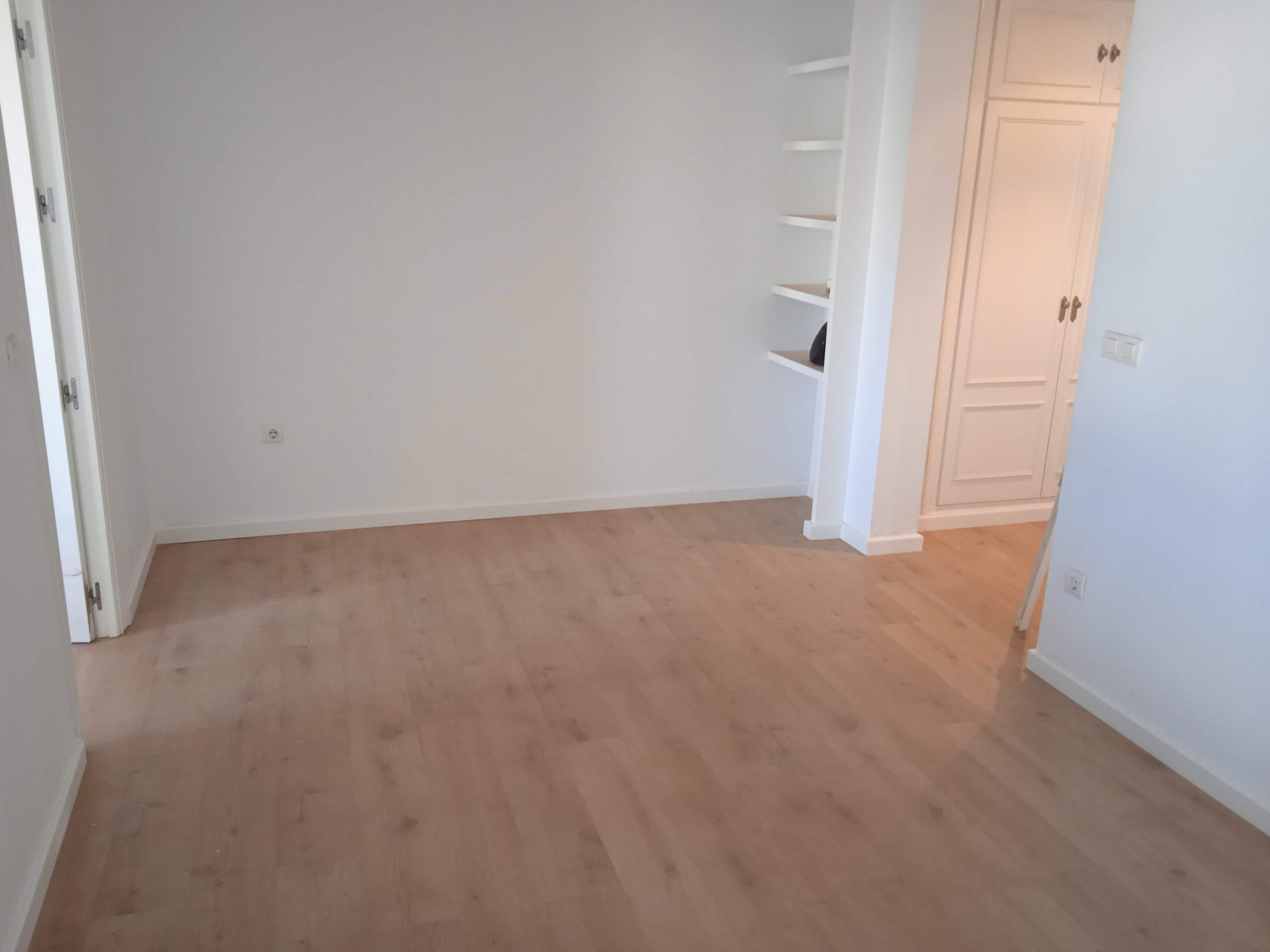 montaje de suelos de maderas laminados vinilo