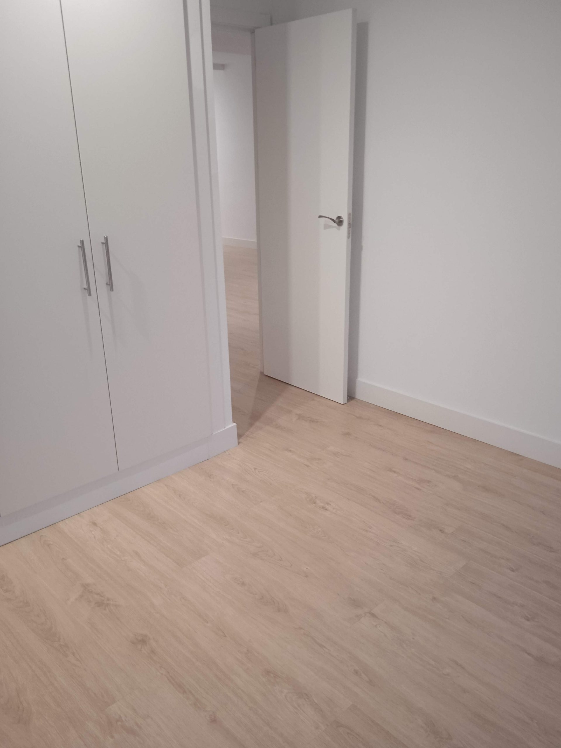 montaje de suelos de maderas laminados vinilo