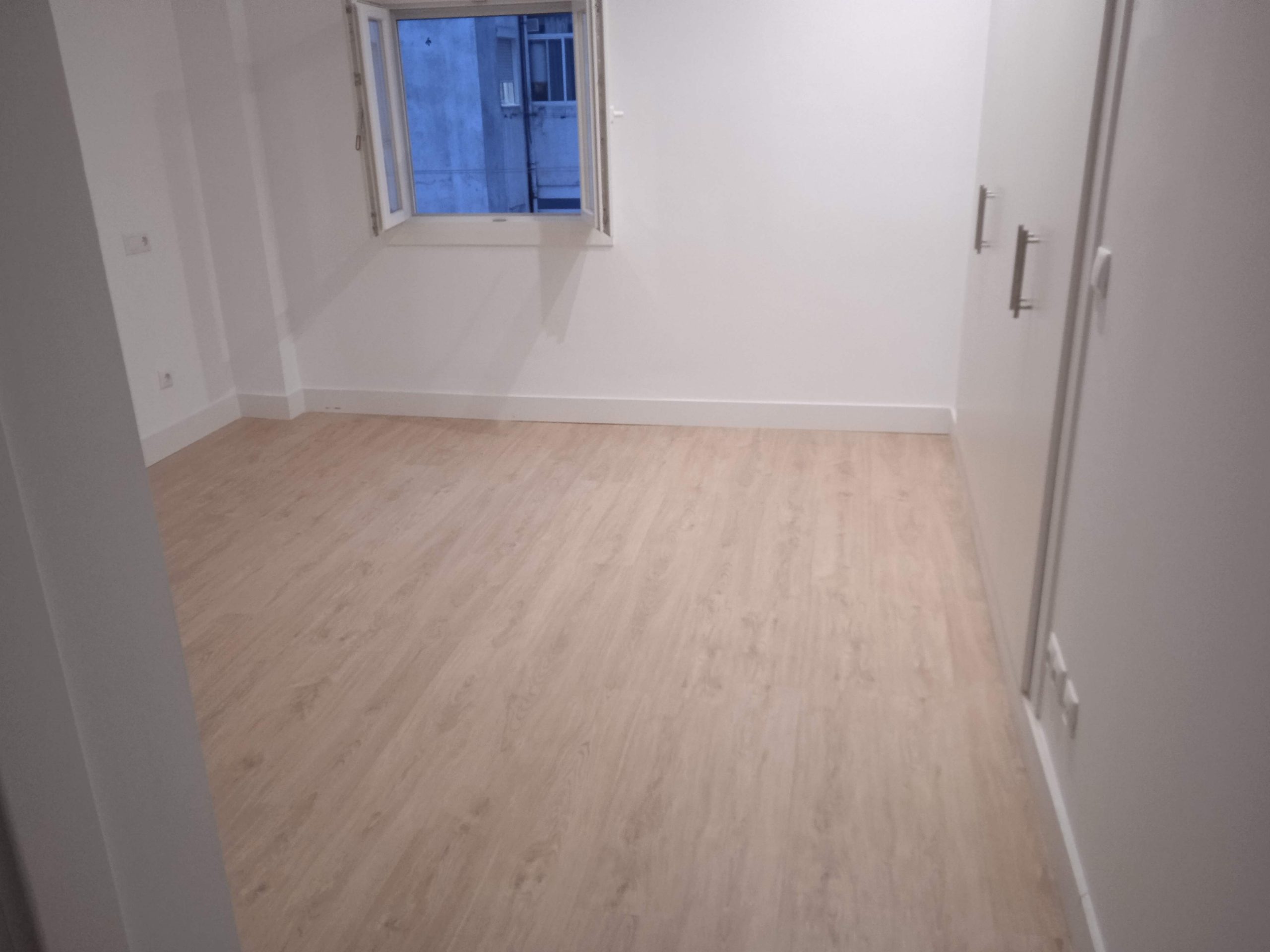 montaje de suelos de maderas laminados vinilo