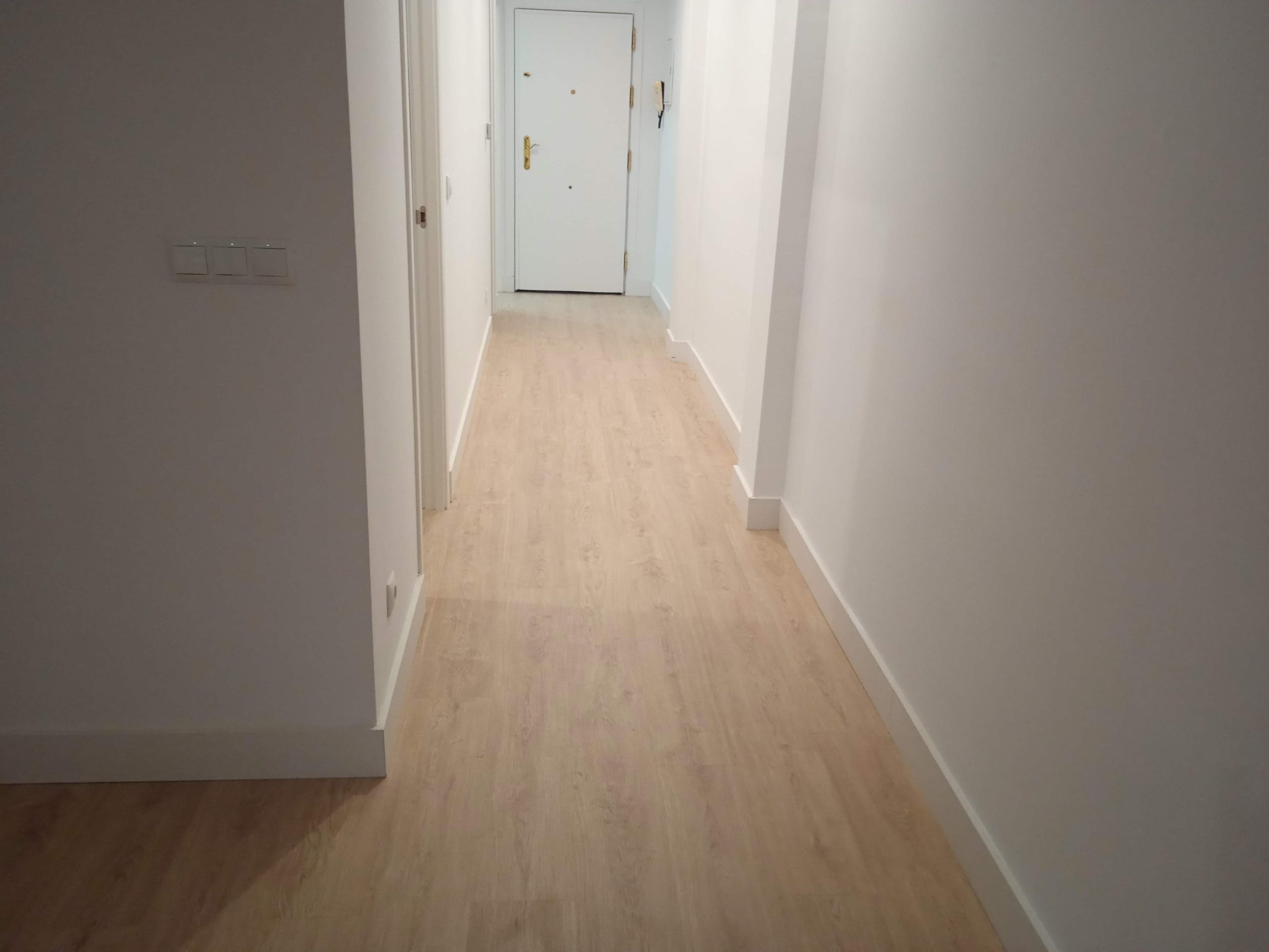 montaje de suelos de maderas laminados vinilo