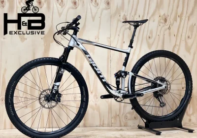 PDP-GALLERY-TU7000-02-L-Perspective-Titan-Gray-1600×1200-7