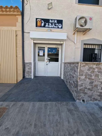 Se necesita camarero/a.