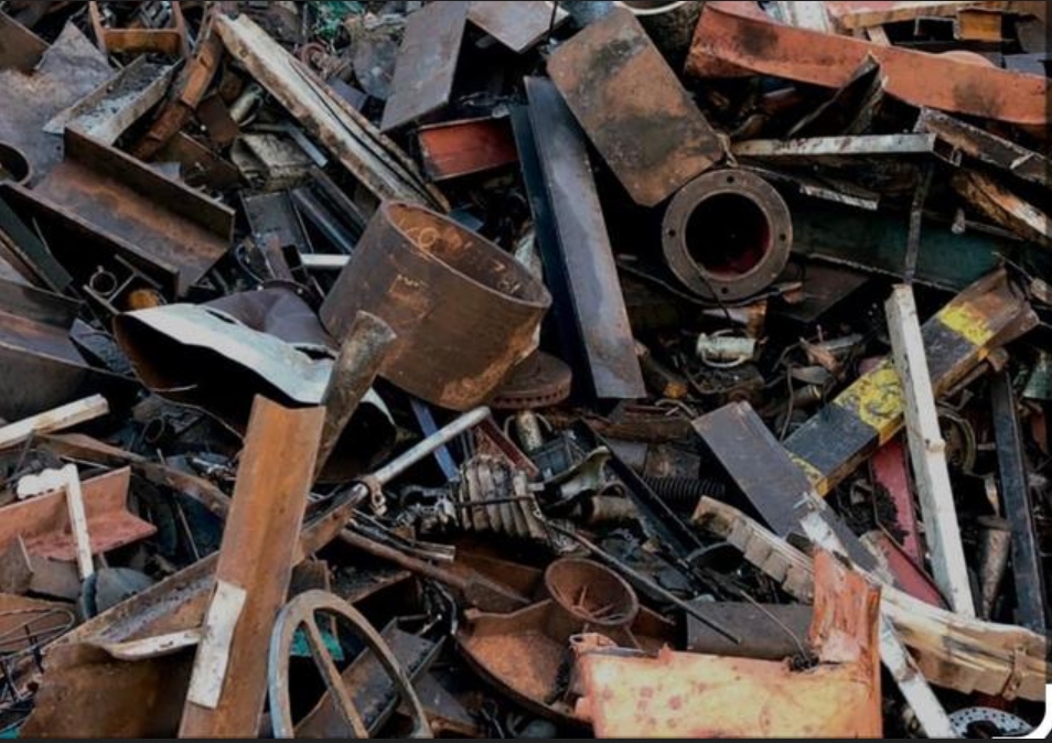 Se recoge chatarra y metales