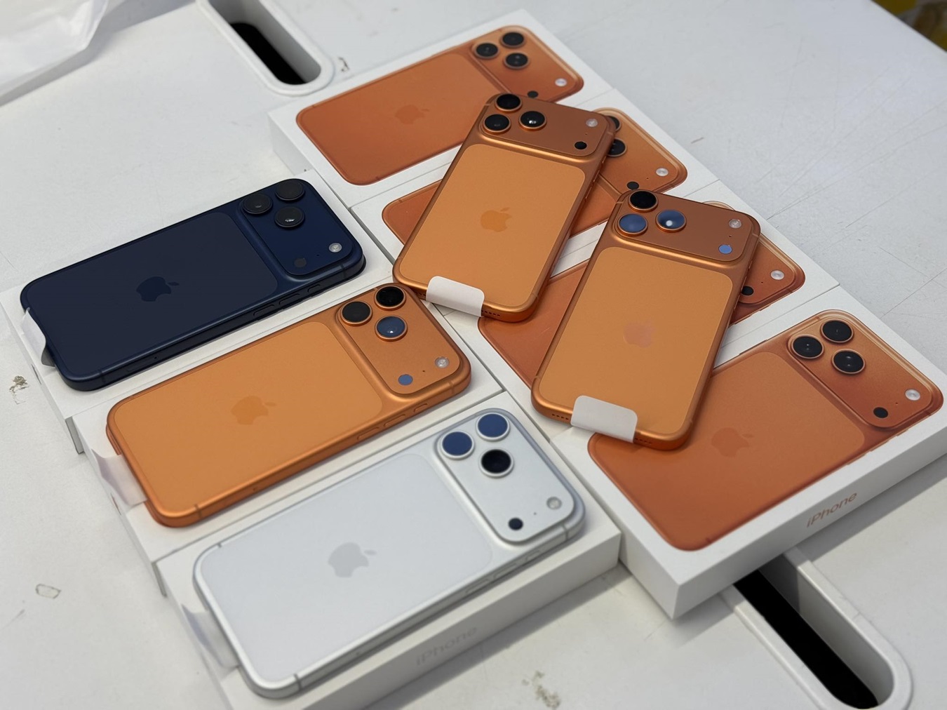 Apple iphone 17 pro max, iphone 17 pro, iphone 17 , iphone air , apple iphone 16 pro max, iphone 16 pro, iphone 16, iphone 16 plus, samsung galaxy s25 ultra