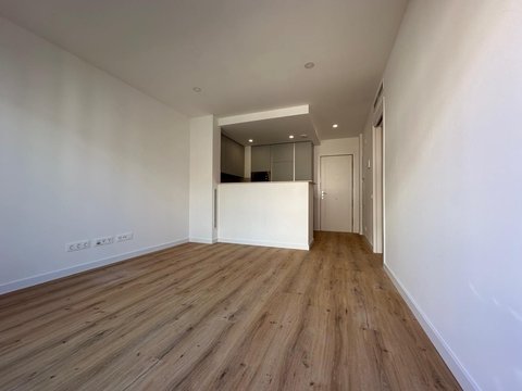 Montaje desuelos vinilos spc suelos de maderas laminados