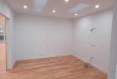 Montador de suelos de maderas laminados vinilos spc